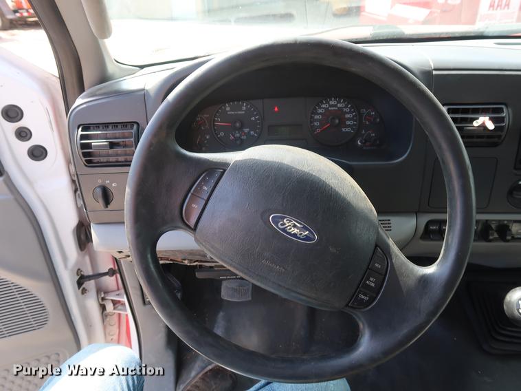 image for item DF2314 2006 Ford F450 Super Duty flatbed truck