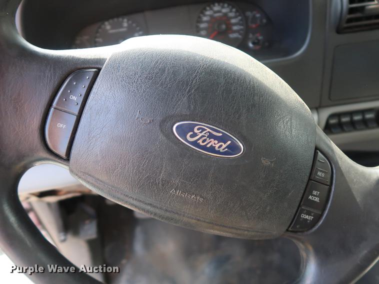 image for item DF2314 2006 Ford F450 Super Duty flatbed truck