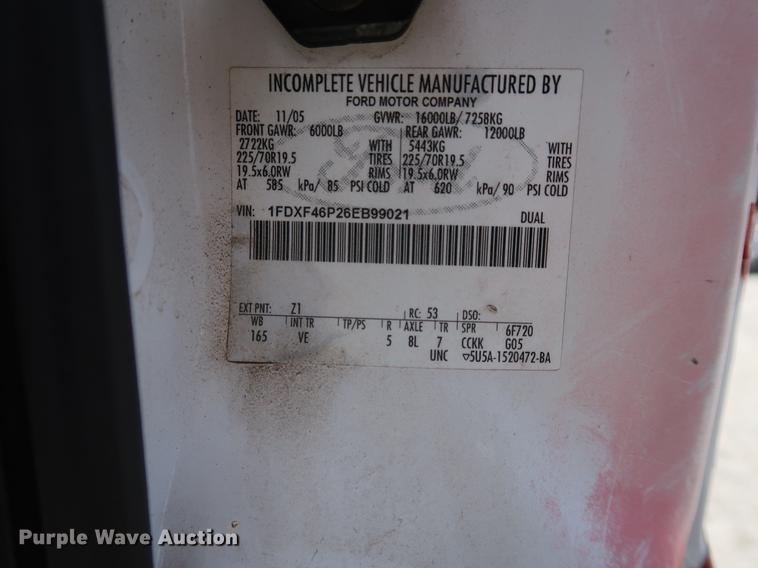 image for item DF2314 2006 Ford F450 Super Duty flatbed truck