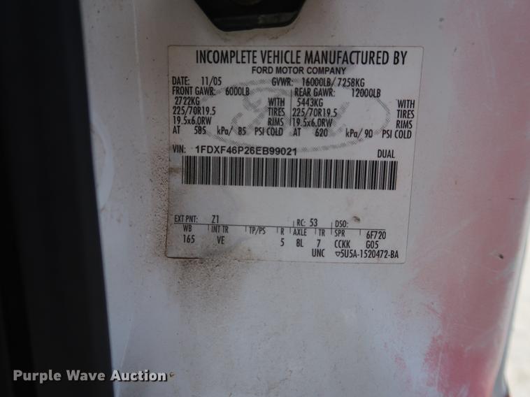 image for item DF2314 2006 Ford F450 Super Duty flatbed truck