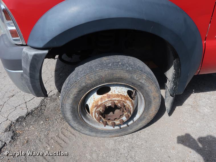 image for item DF2314 2006 Ford F450 Super Duty flatbed truck