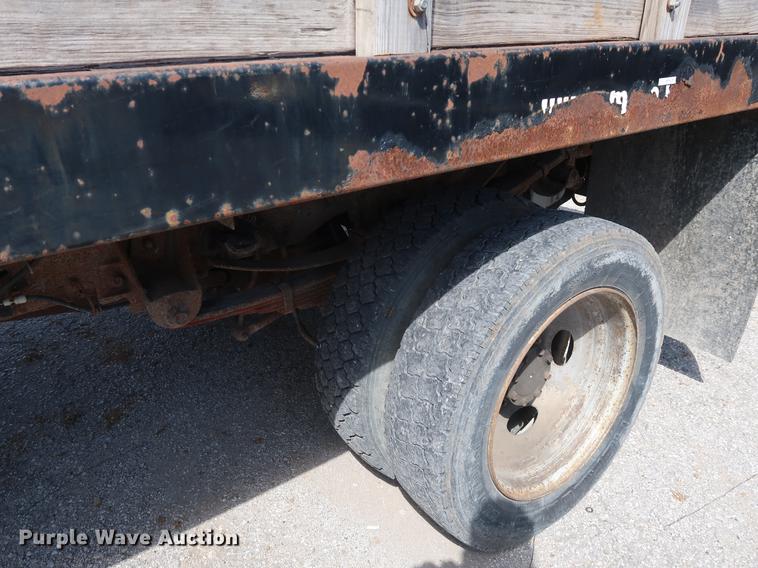 image for item DF2314 2006 Ford F450 Super Duty flatbed truck