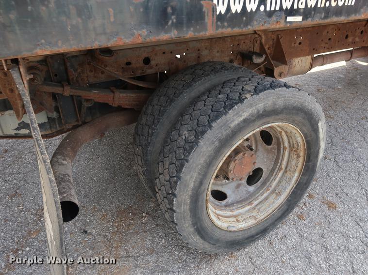 image for item DF2314 2006 Ford F450 Super Duty flatbed truck