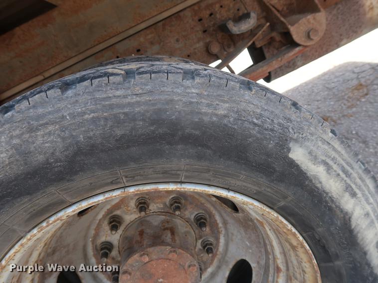 image for item DF2314 2006 Ford F450 Super Duty flatbed truck