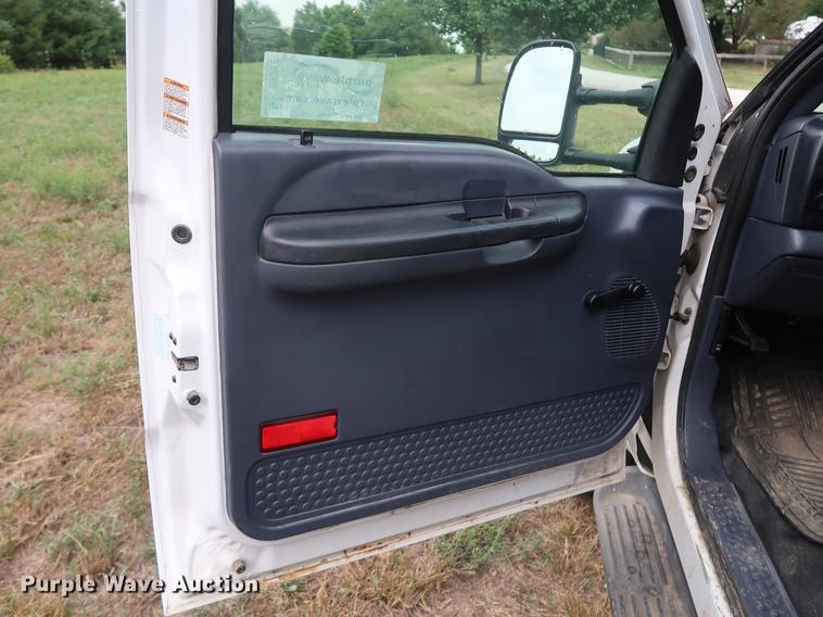 image for item DF2317 2000 Ford F450 Super Duty utility truck