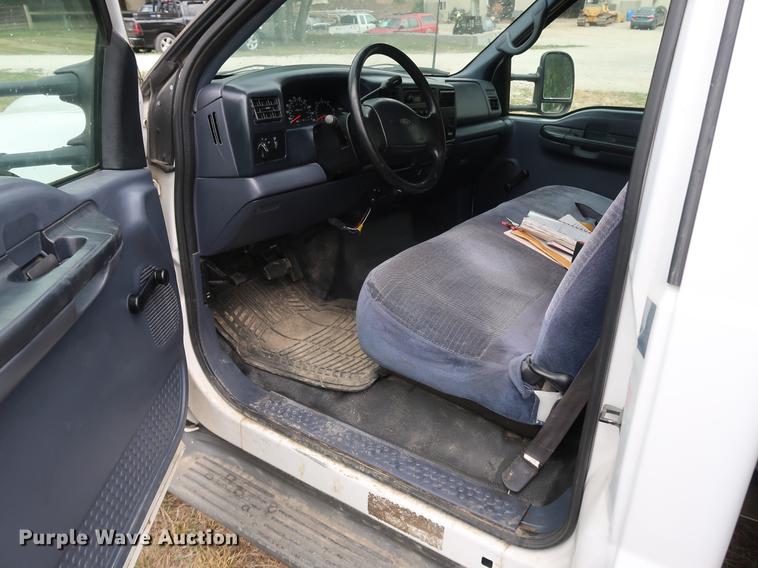 image for item DF2317 2000 Ford F450 Super Duty utility truck