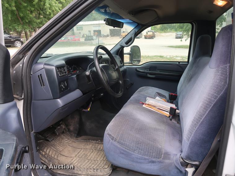 image for item DF2317 2000 Ford F450 Super Duty utility truck