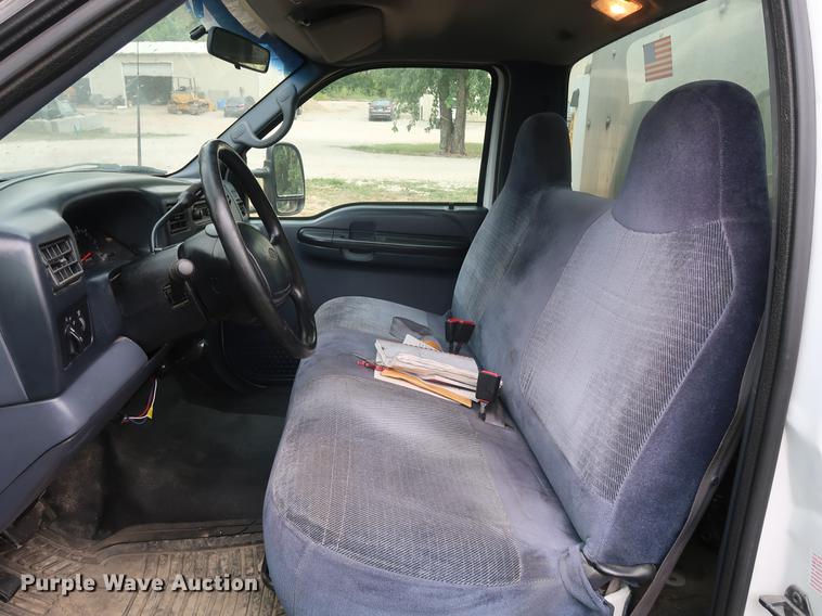 image for item DF2317 2000 Ford F450 Super Duty utility truck