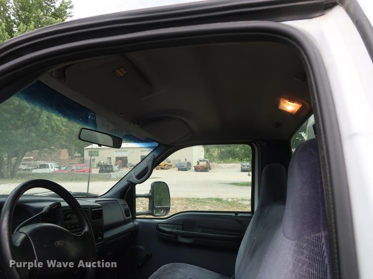 image for item DF2317 2000 Ford F450 Super Duty utility truck