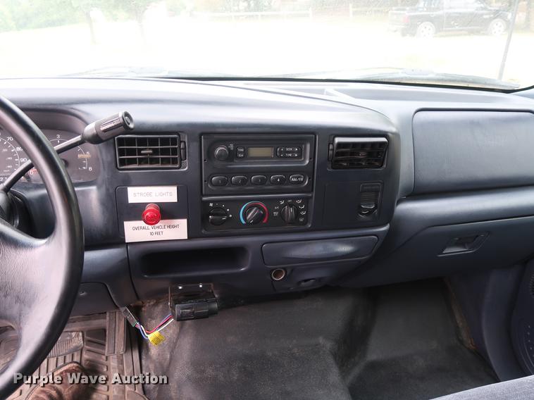 image for item DF2317 2000 Ford F450 Super Duty utility truck