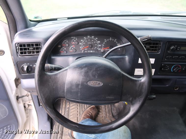 image for item DF2317 2000 Ford F450 Super Duty utility truck