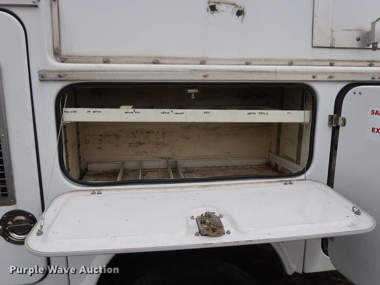 image for item DF2317 2000 Ford F450 Super Duty utility truck