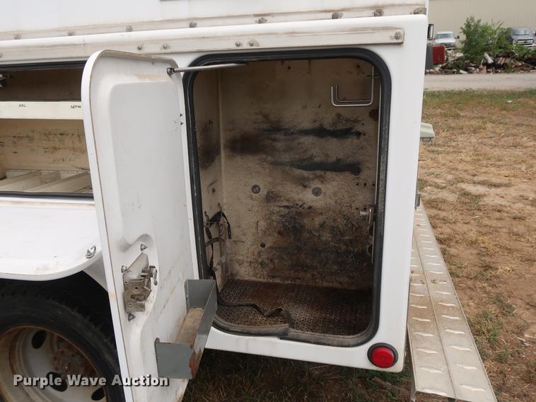 image for item DF2317 2000 Ford F450 Super Duty utility truck