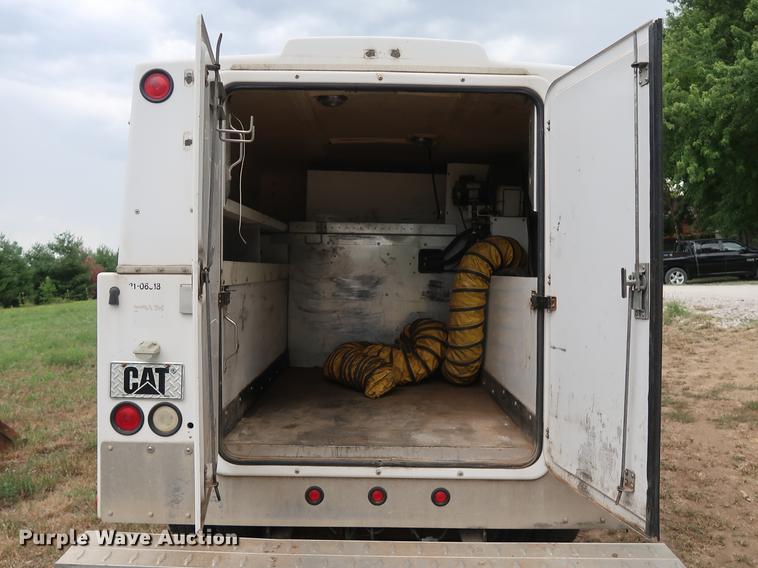 image for item DF2317 2000 Ford F450 Super Duty utility truck