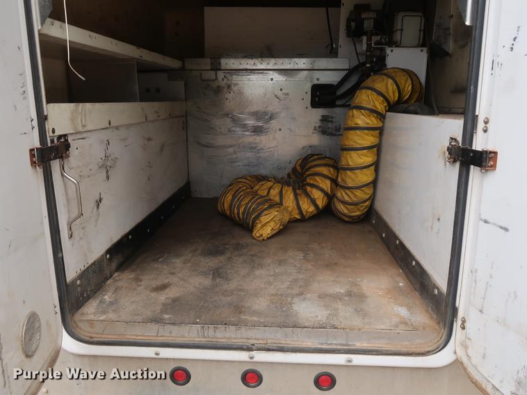 image for item DF2317 2000 Ford F450 Super Duty utility truck