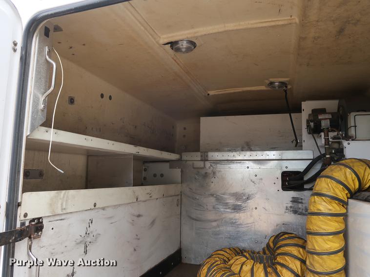 image for item DF2317 2000 Ford F450 Super Duty utility truck