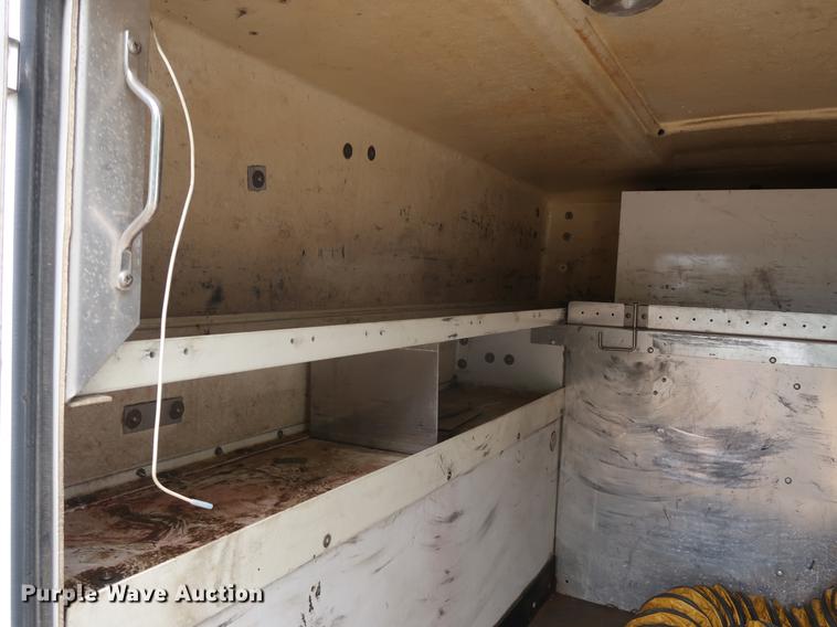 image for item DF2317 2000 Ford F450 Super Duty utility truck