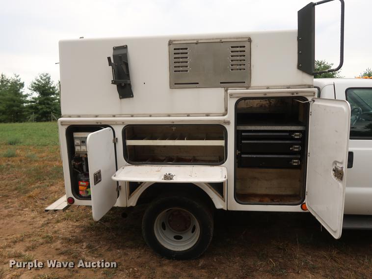 image for item DF2317 2000 Ford F450 Super Duty utility truck