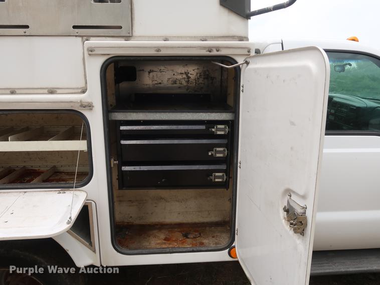 image for item DF2317 2000 Ford F450 Super Duty utility truck