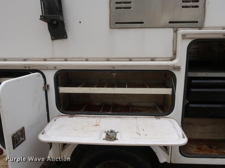 image for item DF2317 2000 Ford F450 Super Duty utility truck