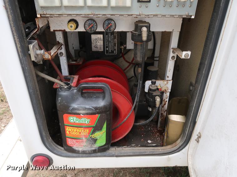 image for item DF2317 2000 Ford F450 Super Duty utility truck