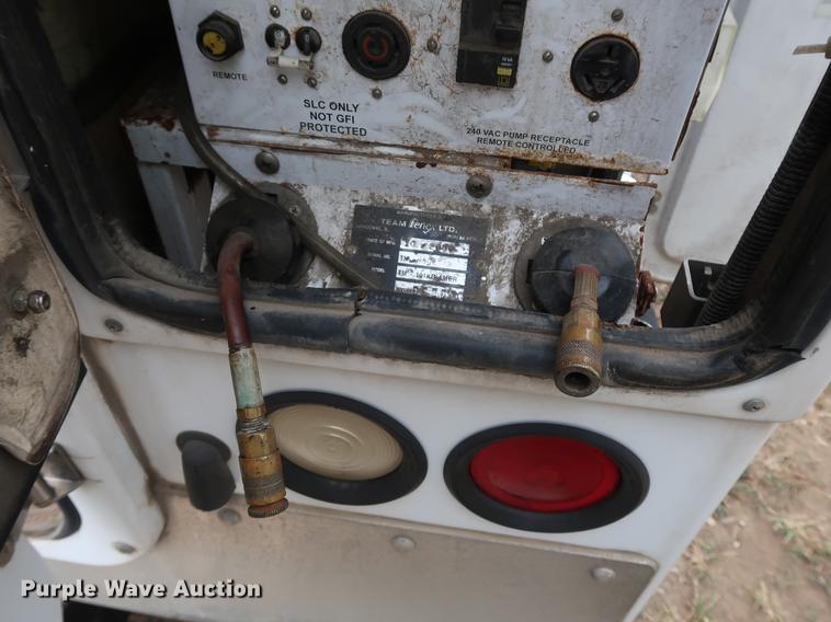 image for item DF2317 2000 Ford F450 Super Duty utility truck