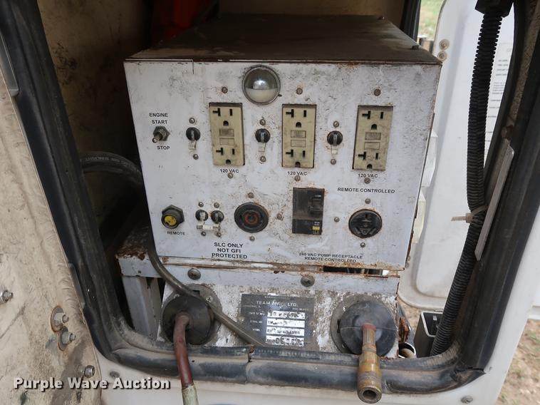 image for item DF2317 2000 Ford F450 Super Duty utility truck