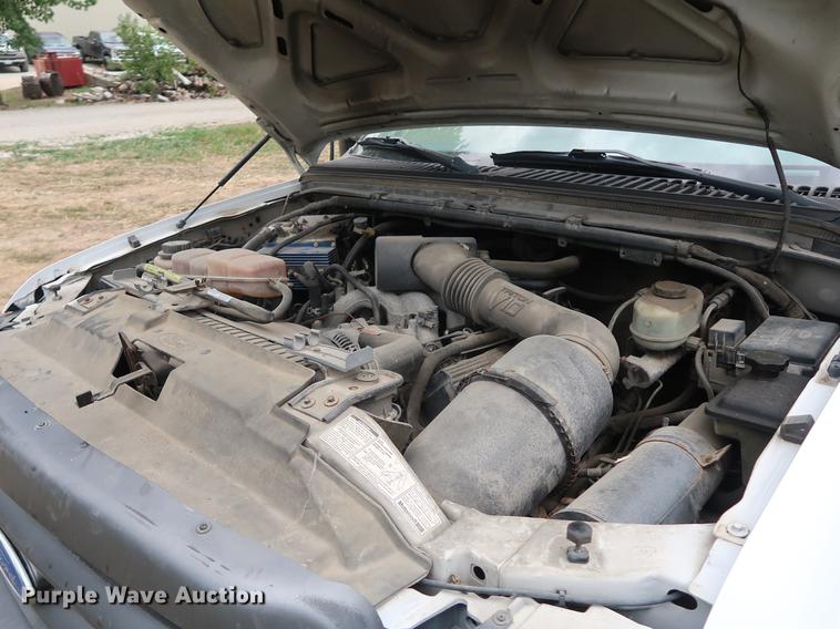 image for item DF2317 2000 Ford F450 Super Duty utility truck