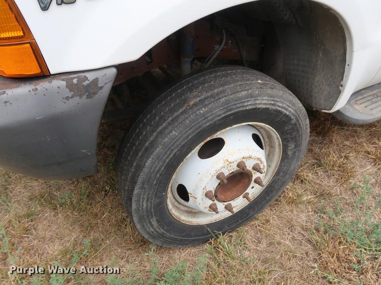 image for item DF2317 2000 Ford F450 Super Duty utility truck