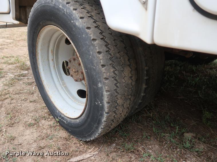 image for item DF2317 2000 Ford F450 Super Duty utility truck