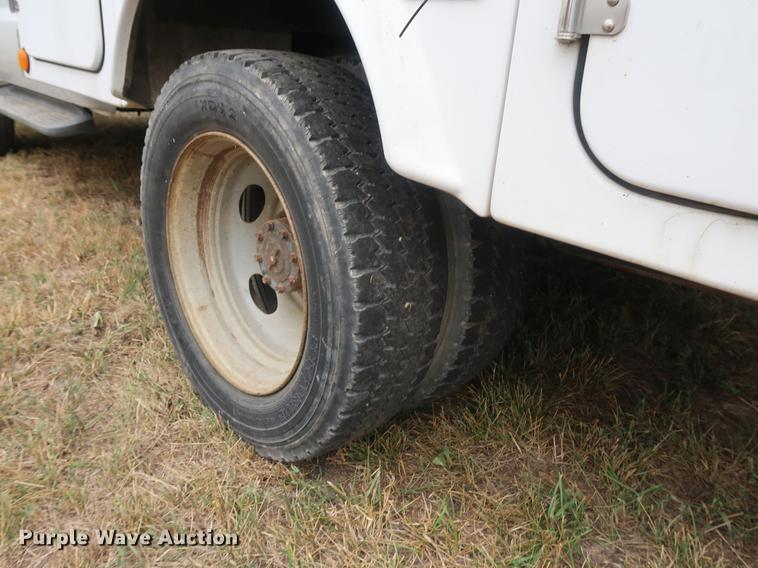 image for item DF2317 2000 Ford F450 Super Duty utility truck