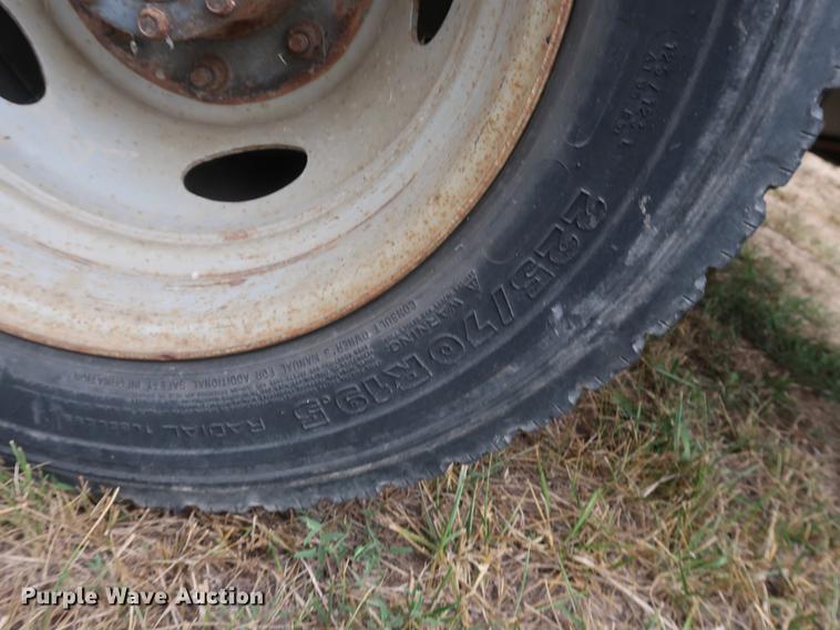 image for item DF2317 2000 Ford F450 Super Duty utility truck