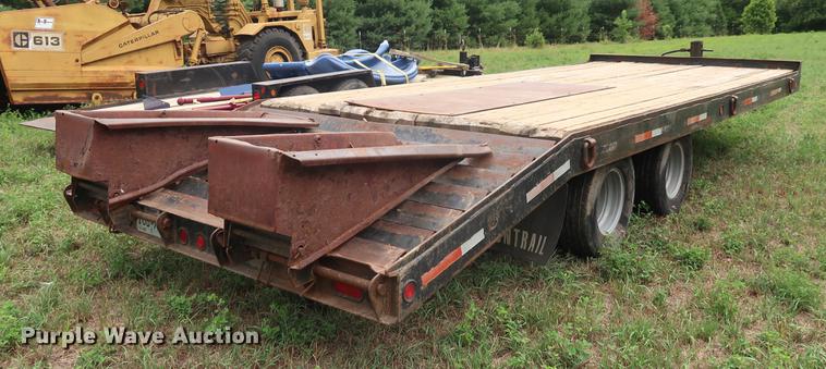 image for item DF2320 1999 Towmaster Contrail equipment trailer