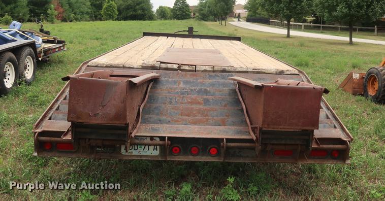 image for item DF2320 1999 Towmaster Contrail equipment trailer