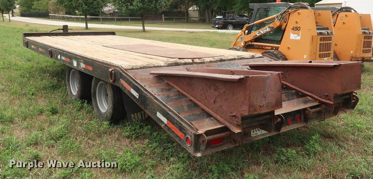 image for item DF2320 1999 Towmaster Contrail equipment trailer