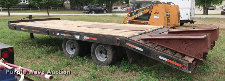 image for item DF2320 1999 Towmaster Contrail equipment trailer