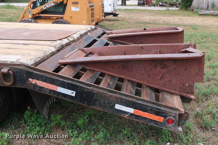 image for item DF2320 1999 Towmaster Contrail equipment trailer
