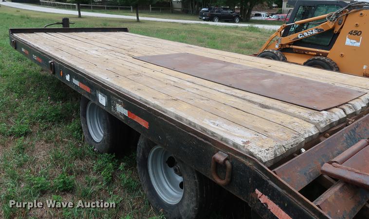 image for item DF2320 1999 Towmaster Contrail equipment trailer