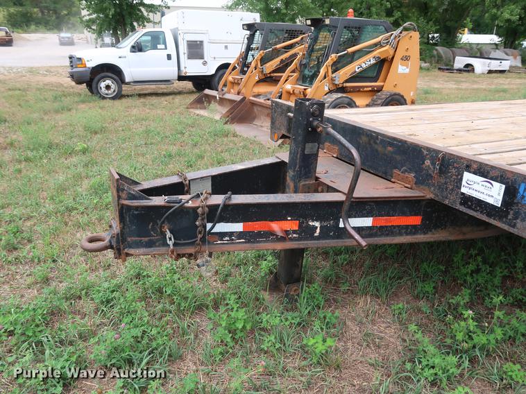 image for item DF2320 1999 Towmaster Contrail equipment trailer
