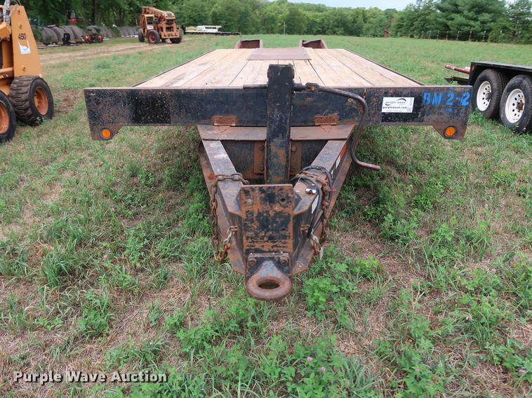 image for item DF2320 1999 Towmaster Contrail equipment trailer