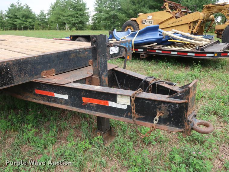 image for item DF2320 1999 Towmaster Contrail equipment trailer