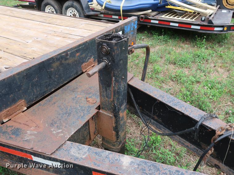 image for item DF2320 1999 Towmaster Contrail equipment trailer