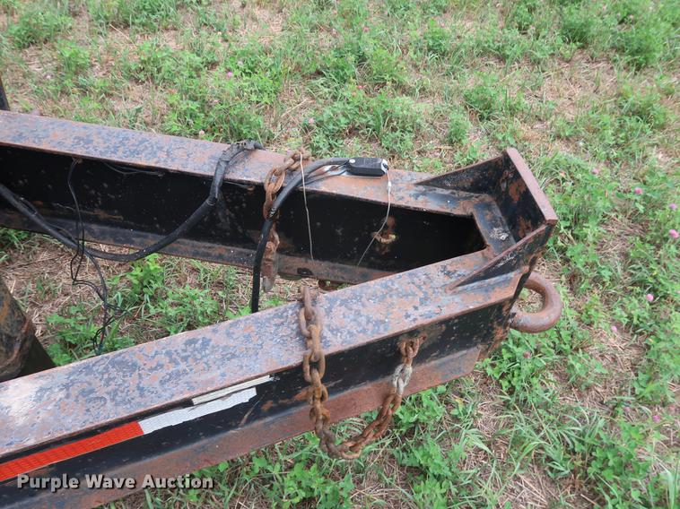 image for item DF2320 1999 Towmaster Contrail equipment trailer