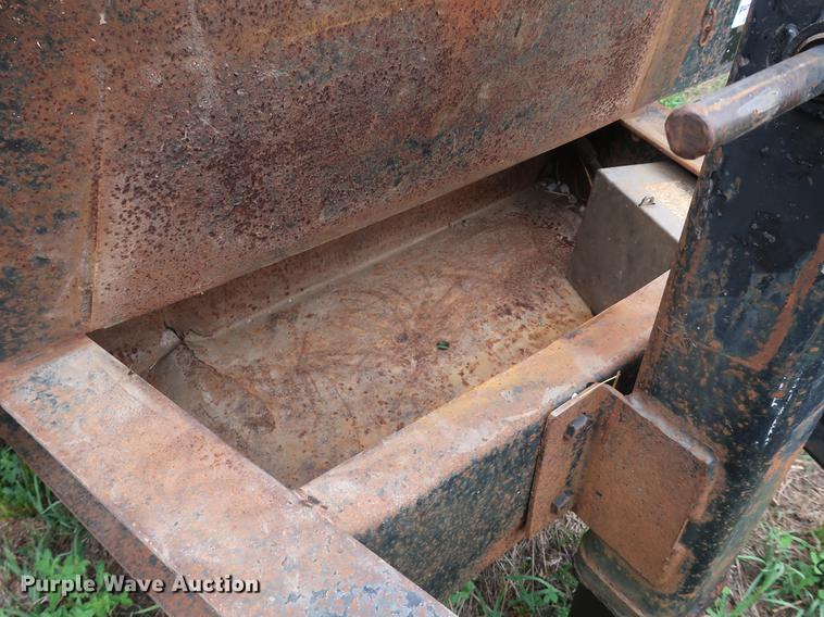 image for item DF2320 1999 Towmaster Contrail equipment trailer