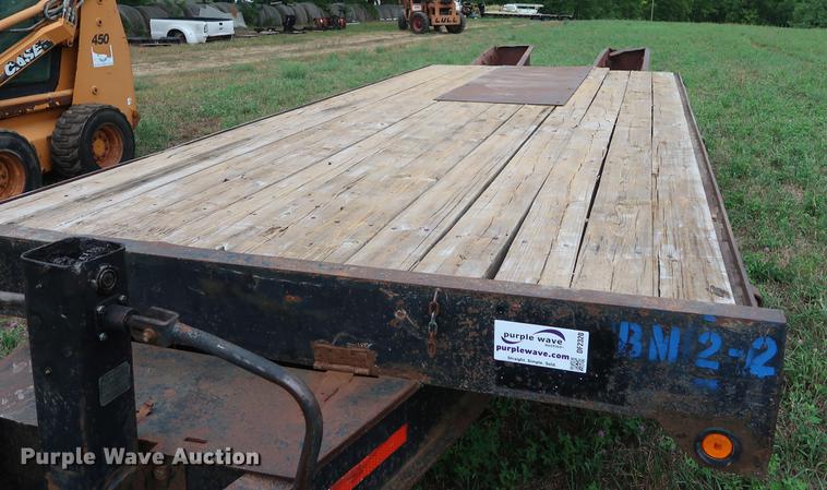 image for item DF2320 1999 Towmaster Contrail equipment trailer