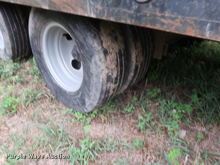 image for item DF2320 1999 Towmaster Contrail equipment trailer