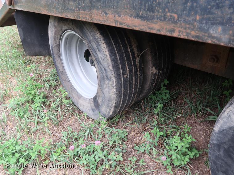 image for item DF2320 1999 Towmaster Contrail equipment trailer