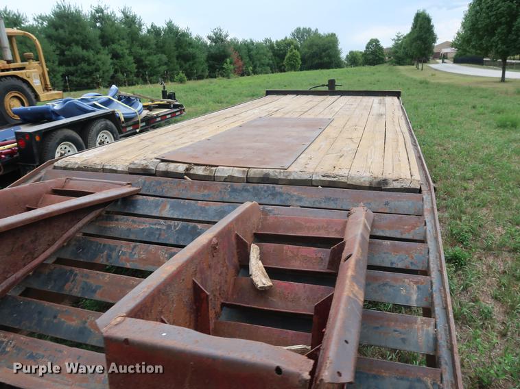 image for item DF2320 1999 Towmaster Contrail equipment trailer