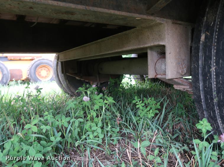 image for item DF2320 1999 Towmaster Contrail equipment trailer