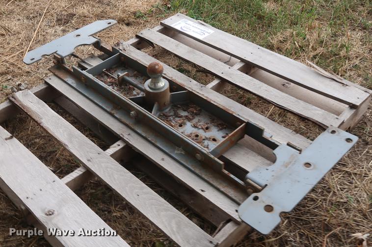 image for item DF2324 Receiver hitch and gooseneck plate